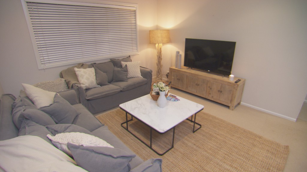 RED HILL EJ SW LIVING ROOM 3